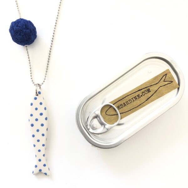 Collana "la Sardina" a  Pois azzurri con galleggiante blu - immagine 3