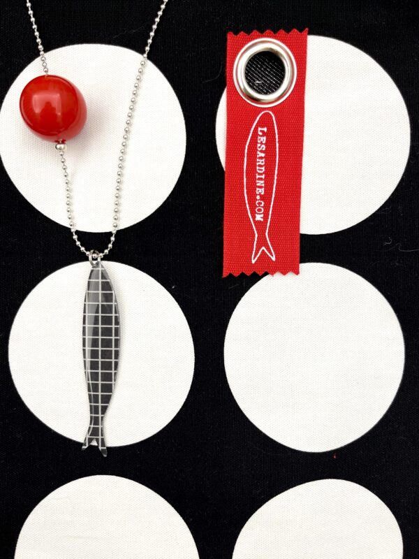 Collana "la Sardina" japan nera e galleggiante rosso